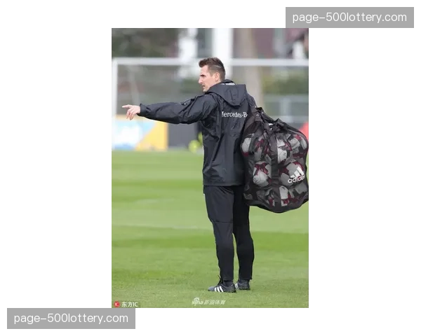 教练动态:拜仁慕尼黑官方宣布与主教练续约至2028年 教练动态:拜仁慕尼黑官方宣布与主教练续约至2028年